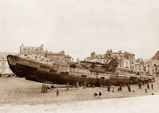 Hastings beach, German submarine, 15th April 1919